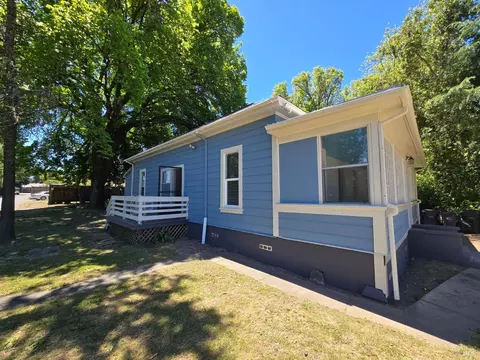 Exterior - 487 E Valley St, Willits, CA 95490 photo 6 of 11
