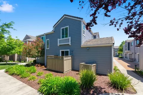 Exterior - 2151 Eva St, Napa, CA 94559 photo 4 of 5