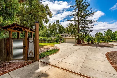 Exterior - 585 Denmark St, Sonoma, CA 95476 photo 3 of 22