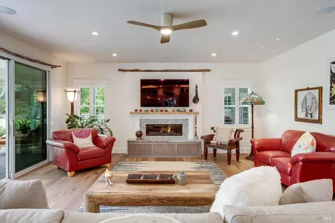 Living - 585 Denmark St, Sonoma, CA 95476 photo 3 of 4