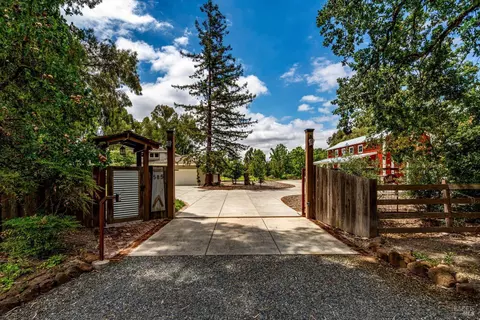 Exterior - 585 Denmark St, Sonoma, CA 95476 photo 2 of 22