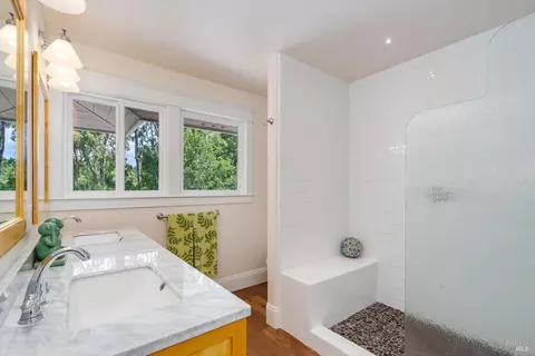 Bath - 585 Denmark St, Sonoma, CA 95476 photo 4 of 6