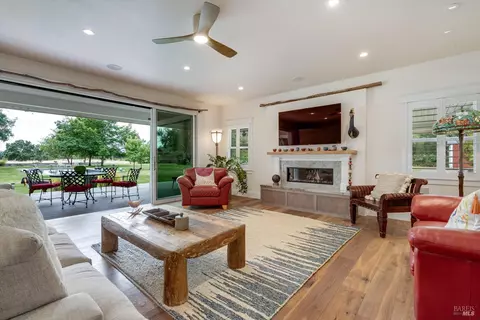Living - 585 Denmark St, Sonoma, CA 95476 photo 2 of 4