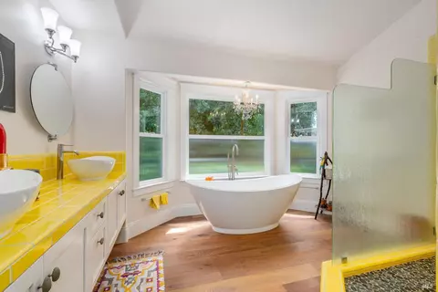 Bath - 585 Denmark St, Sonoma, CA 95476 photo 2 of 6