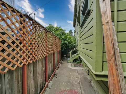 Exterior - 1014 Castro St, Oakland, CA 94607 photo 9 of 10