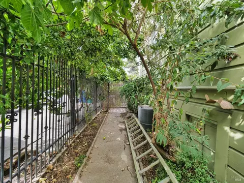 Exterior - 1014 Castro St, Oakland, CA 94607 photo 4 of 10