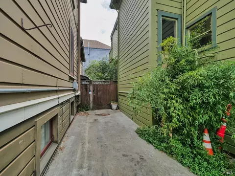 Exterior - 1014 Castro St, Oakland, CA 94607 photo 10 of 10