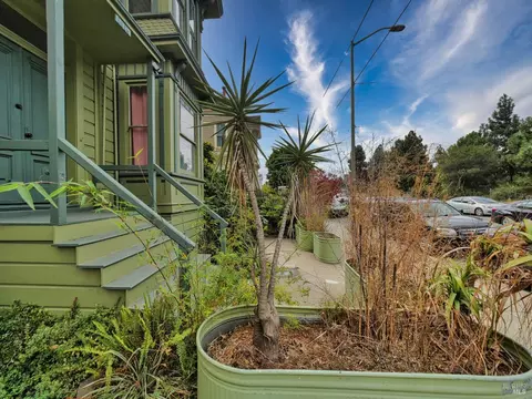 Exterior - 1014 Castro St, Oakland, CA 94607 photo 3 of 10