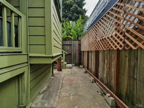 Exterior - 1014 Castro St, Oakland, CA 94607 photo 6 of 10
