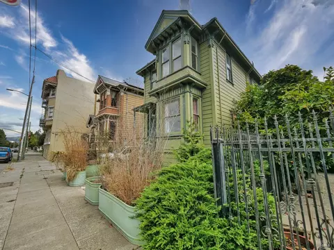 Exterior - 1014 Castro St, Oakland, CA 94607 photo 2 of 10