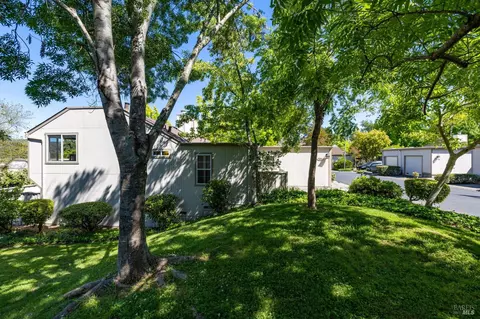 1961 Knolls Dr, Santa Rosa, CA 95405