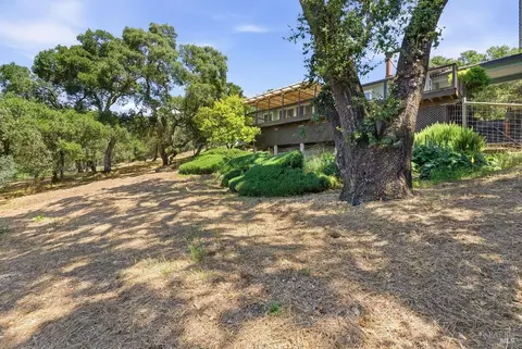 2155 Thornsberry Rd, Sonoma, CA 95476