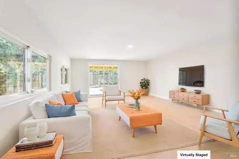 Living - 278 Jasmine St, Fairfield, CA 94533 photo 4 of 5