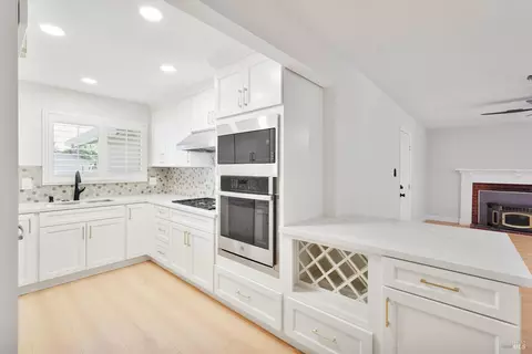Kitchen - 278 Jasmine St, Fairfield, CA 94533 photo 2 of 4