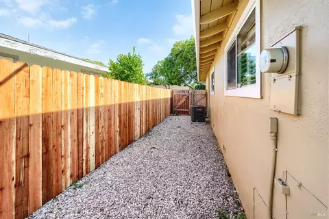 Exterior - 278 Jasmine St, Fairfield, CA 94533 photo 7 of 7