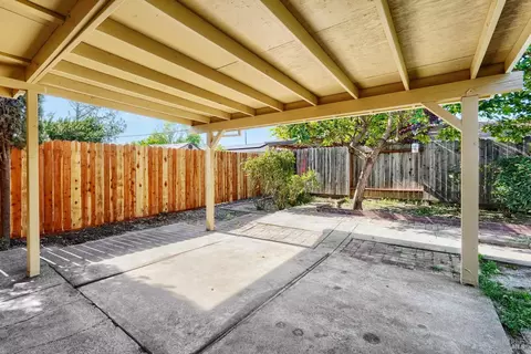 Exterior - 278 Jasmine St, Fairfield, CA 94533 photo 6 of 7