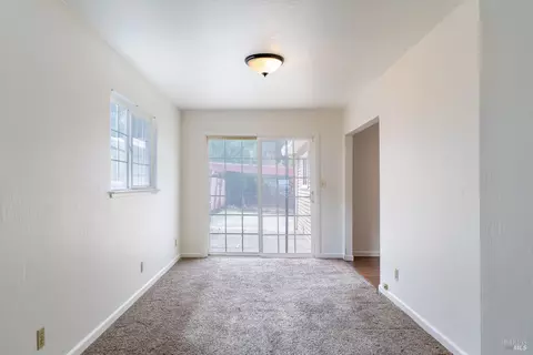 Living - 327 Pecan St, Vallejo, CA 94589 photo 9 of 10