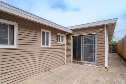 Exterior - 327 Pecan St, Vallejo, CA 94589 photo 8 of 17