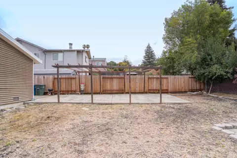 Exterior - 327 Pecan St, Vallejo, CA 94589 photo 15 of 17