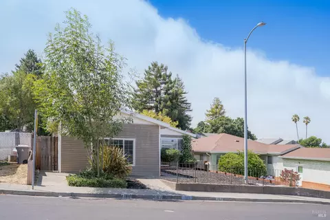 Exterior - 327 Pecan St, Vallejo, CA 94589 photo 6 of 17