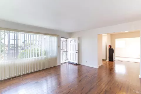 Living - 327 Pecan St, Vallejo, CA 94589 photo 1 of 10