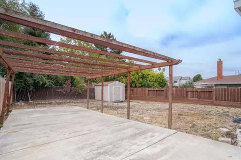 Exterior - 327 Pecan St, Vallejo, CA 94589 photo 11 of 17