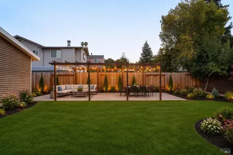 Exterior - 327 Pecan St, Vallejo, CA 94589 photo 16 of 17