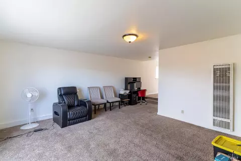 Living - 327 Pecan St, Vallejo, CA 94589 photo 8 of 10