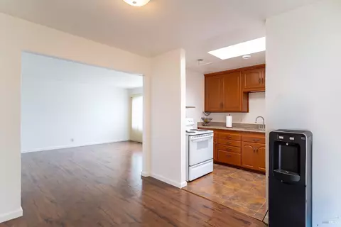 Living - 327 Pecan St, Vallejo, CA 94589 photo 10 of 10