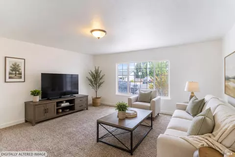 Living - 327 Pecan St, Vallejo, CA 94589 photo 2 of 10