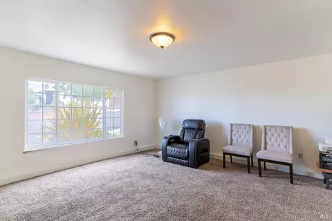 Living - 327 Pecan St, Vallejo, CA 94589 photo 7 of 10