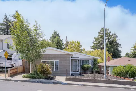 Exterior - 327 Pecan St, Vallejo, CA 94589 photo 5 of 17