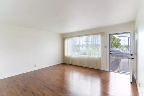 Living - 327 Pecan St, Vallejo, CA 94589 photo 5 of 10