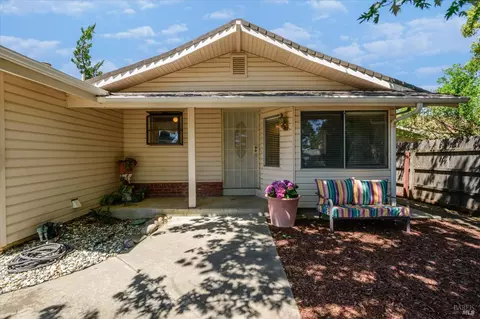 Exterior - 262 Markham Ave, Vacaville, CA 95688 photo 5 of 17