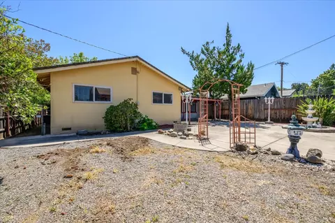 Exterior - 262 Markham Ave, Vacaville, CA 95688 photo 14 of 17