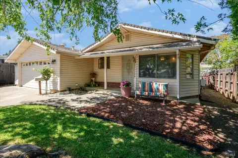 Exterior - 262 Markham Ave, Vacaville, CA 95688 photo 4 of 17