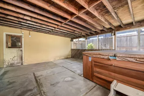 Exterior - 262 Markham Ave, Vacaville, CA 95688 photo 6 of 17