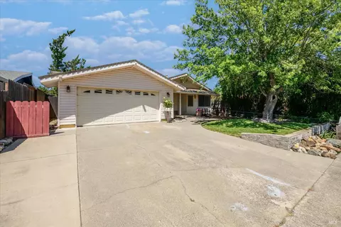 Exterior - 262 Markham Ave, Vacaville, CA 95688 photo 3 of 17