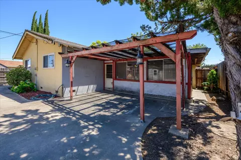 Exterior - 262 Markham Ave, Vacaville, CA 95688 photo 10 of 17