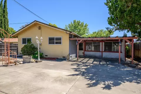 Exterior - 262 Markham Ave, Vacaville, CA 95688 photo 15 of 17