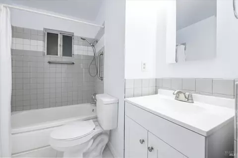 Bath - 262 Markham Ave, Vacaville, CA 95688 photo 2 of 2