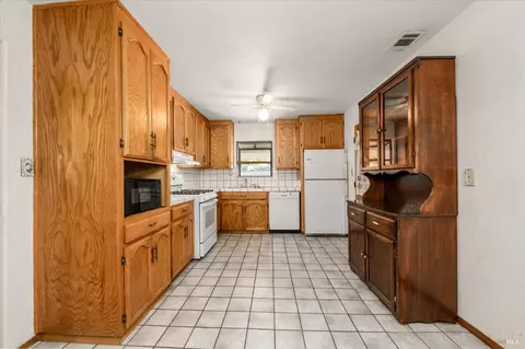 Kitchen - 262 Markham Ave, Vacaville, CA 95688 photo 1 of 3