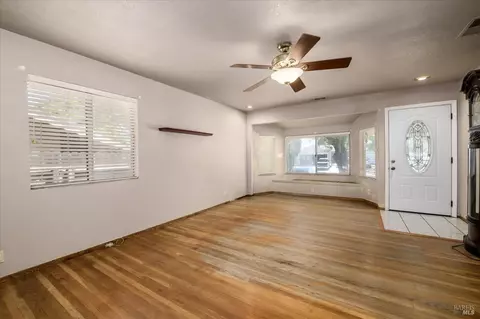 Living - 262 Markham Ave, Vacaville, CA 95688 photo 2 of 5