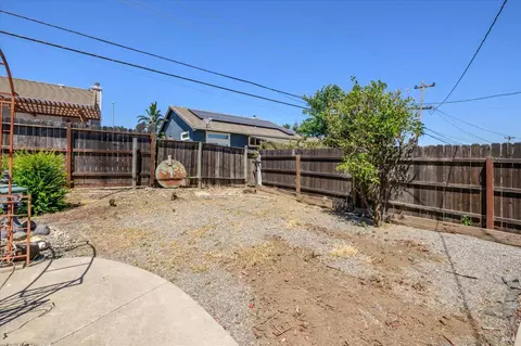 Exterior - 262 Markham Ave, Vacaville, CA 95688 photo 13 of 17