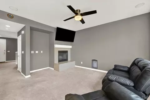 Living - 1261 Valley Glen Dr, Dixon, CA 95620 photo 3 of 5