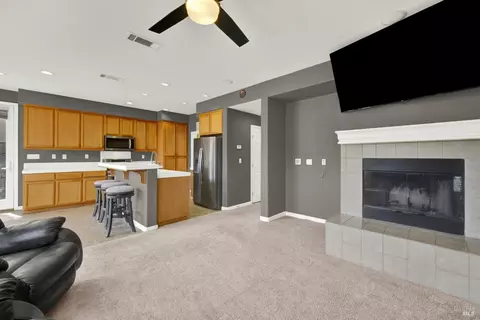 Living - 1261 Valley Glen Dr, Dixon, CA 95620 photo 5 of 5