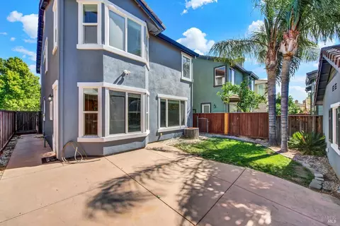 Exterior - 1261 Valley Glen Dr, Dixon, CA 95620 photo 8 of 12