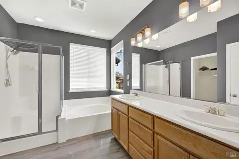 Bath - 1261 Valley Glen Dr, Dixon, CA 95620 photo 1 of 4