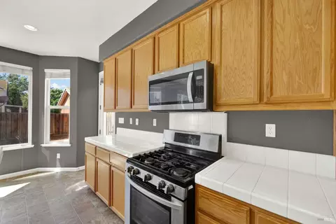 Kitchen - 1261 Valley Glen Dr, Dixon, CA 95620 photo 2 of 3