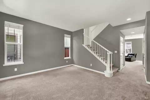 Living - 1261 Valley Glen Dr, Dixon, CA 95620 photo 2 of 5